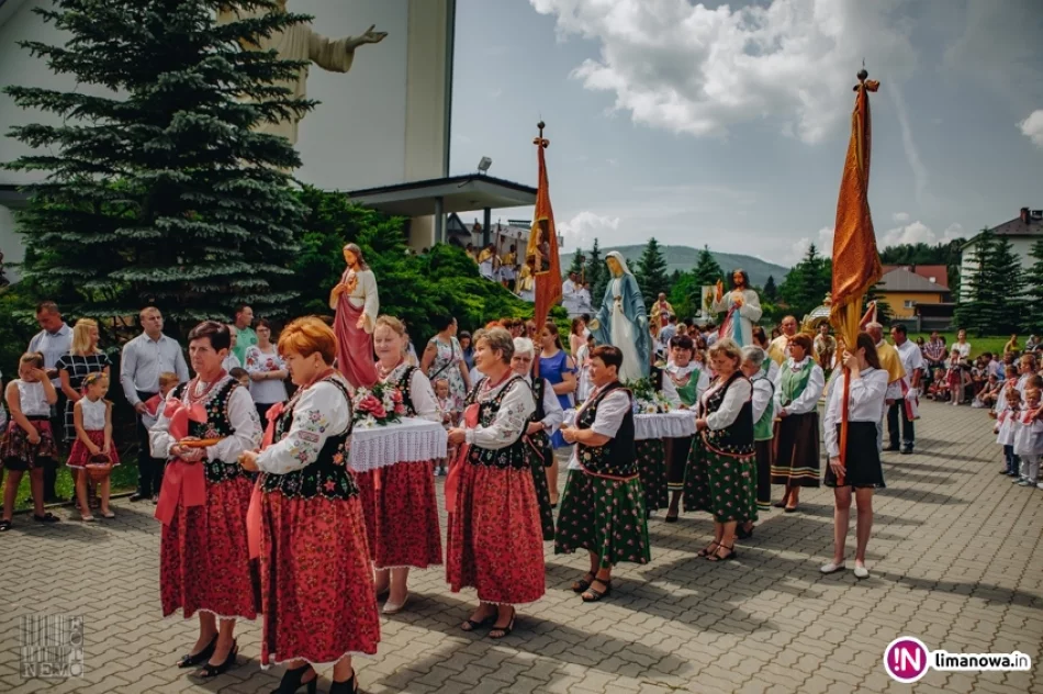 Uroczysta procesja w Starej Wsi - Święto Bożego Ciała 2018 - zdjęcie 10