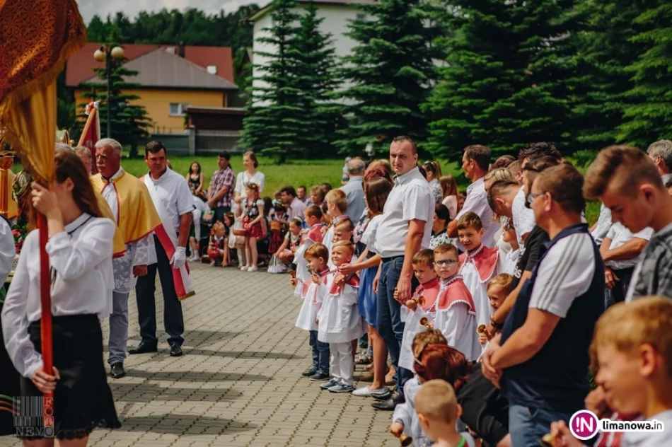 Uroczysta procesja w Starej Wsi - Święto Bożego Ciała 2018 - zdjęcie 12