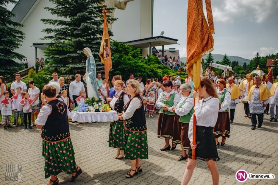 Uroczysta procesja w Starej Wsi - Święto Bożego Ciała 2018 - zdjęcie 13
