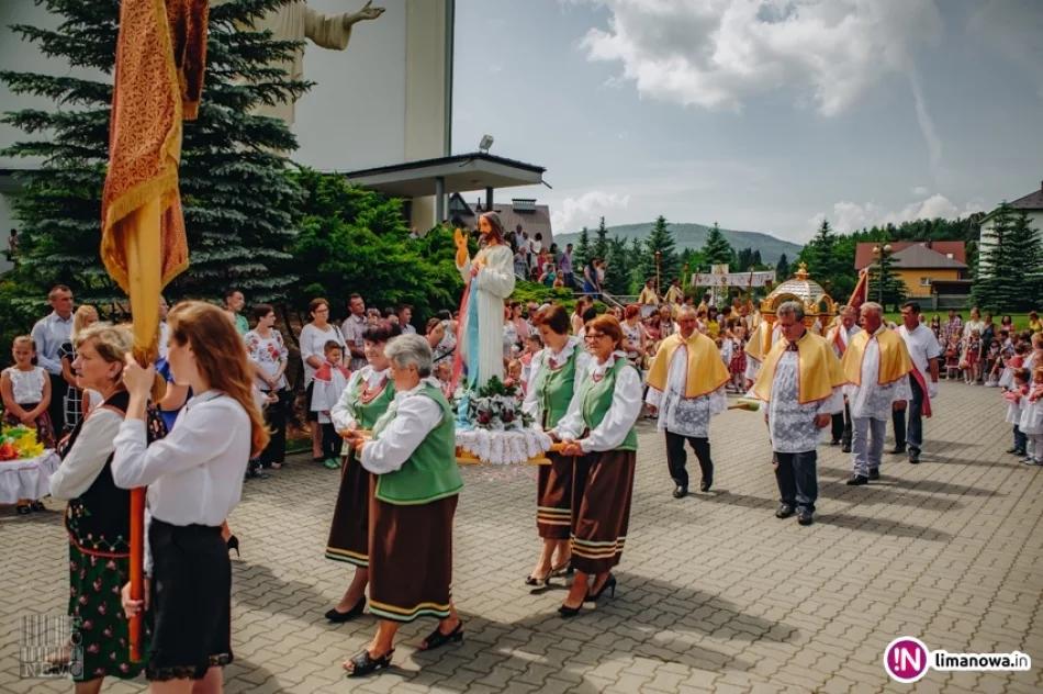 Uroczysta procesja w Starej Wsi - Święto Bożego Ciała 2018 - zdjęcie 14