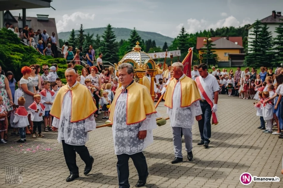 Uroczysta procesja w Starej Wsi - Święto Bożego Ciała 2018 - zdjęcie 15