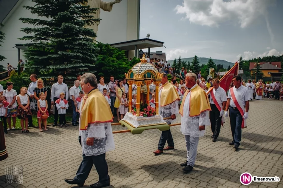 Uroczysta procesja w Starej Wsi - Święto Bożego Ciała 2018 - zdjęcie 16