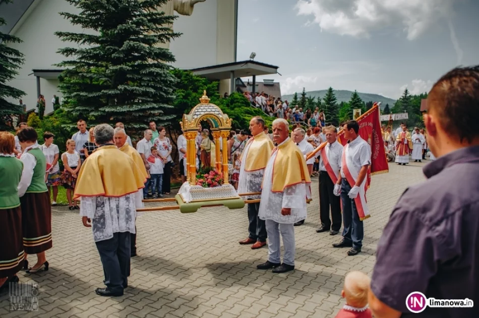 Uroczysta procesja w Starej Wsi - Święto Bożego Ciała 2018 - zdjęcie 17