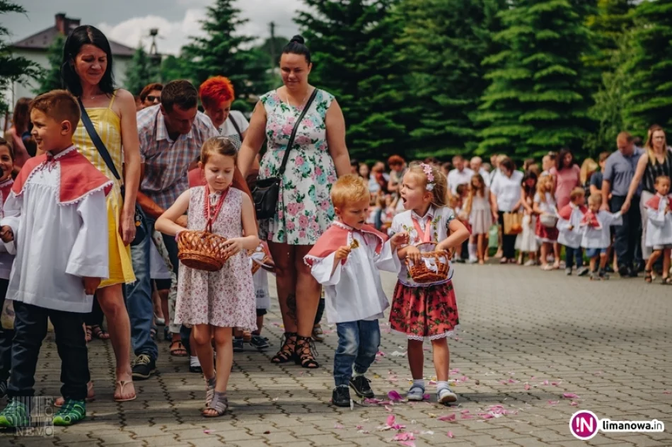 Uroczysta procesja w Starej Wsi - Święto Bożego Ciała 2018 - zdjęcie 20