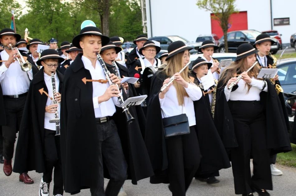 Strażacka uroczystość z odznaczeniami i podziękowaniami - zdjęcie 3