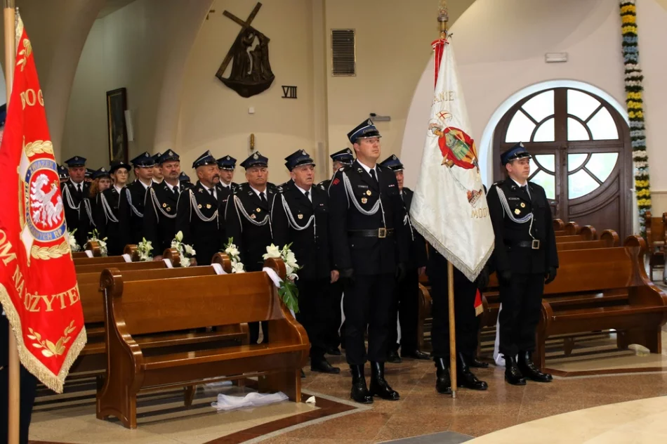 Strażacka uroczystość z odznaczeniami i podziękowaniami - zdjęcie 5