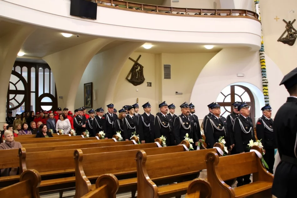 Strażacka uroczystość z odznaczeniami i podziękowaniami - zdjęcie 7