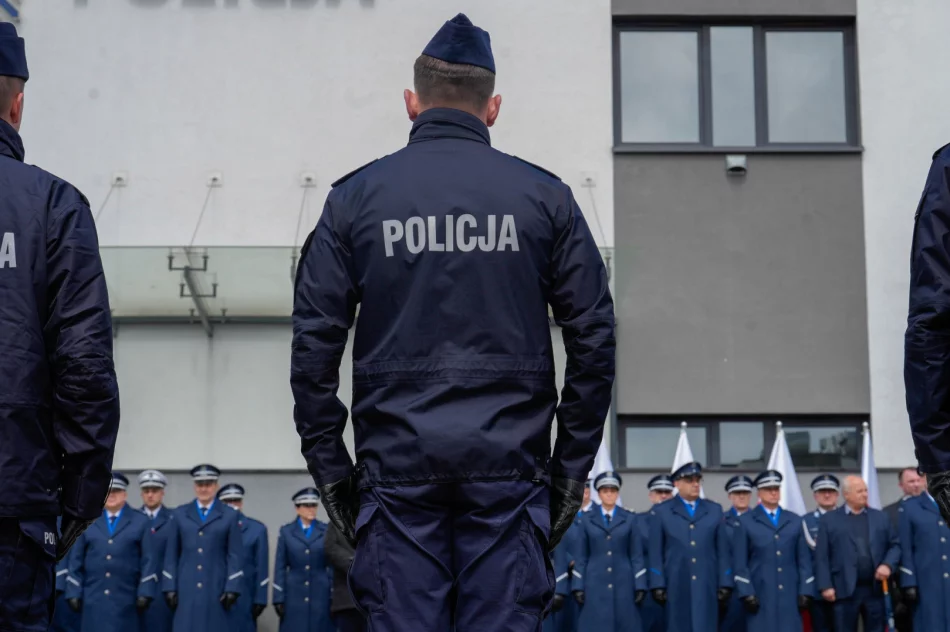 Dwóch nowych policjantów zasili szeregi limanowskiej komendy - zdjęcie 4
