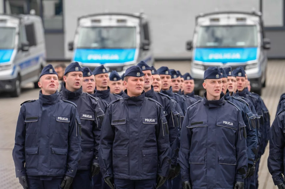 Dwóch nowych policjantów zasili szeregi limanowskiej komendy - zdjęcie 5