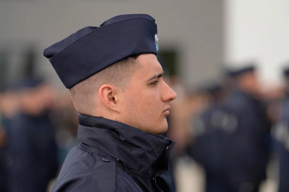 Dwóch nowych policjantów zasili szeregi limanowskiej komendy - zdjęcie 7