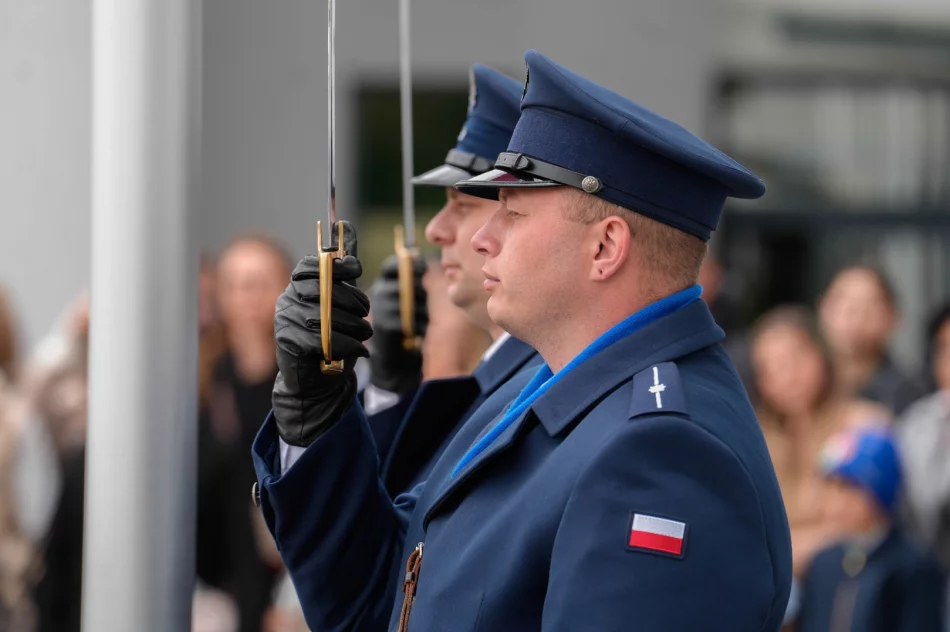 Dwóch nowych policjantów zasili szeregi limanowskiej komendy - zdjęcie 11