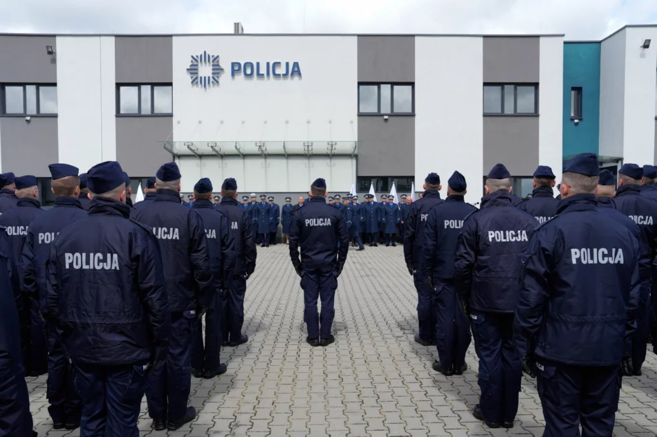 Dwóch nowych policjantów zasili szeregi limanowskiej komendy - zdjęcie 12