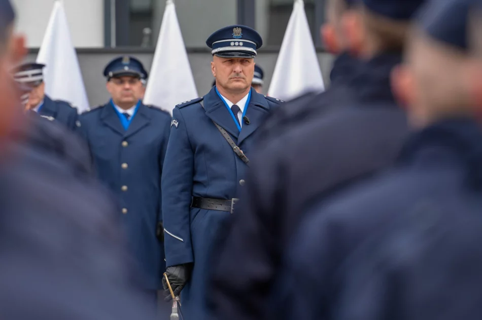 Dwóch nowych policjantów zasili szeregi limanowskiej komendy - zdjęcie 13