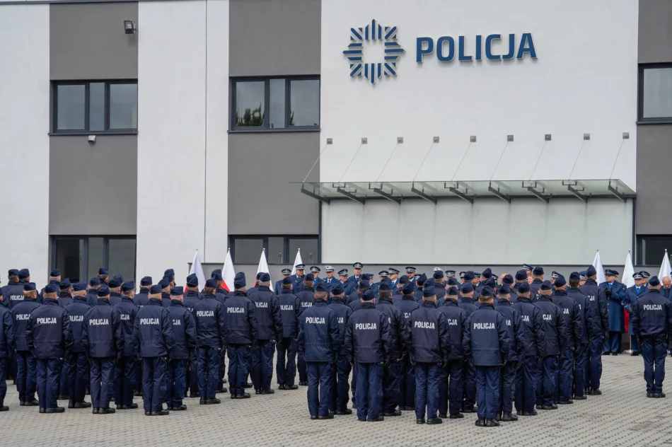 Dwóch nowych policjantów zasili szeregi limanowskiej komendy - zdjęcie 14
