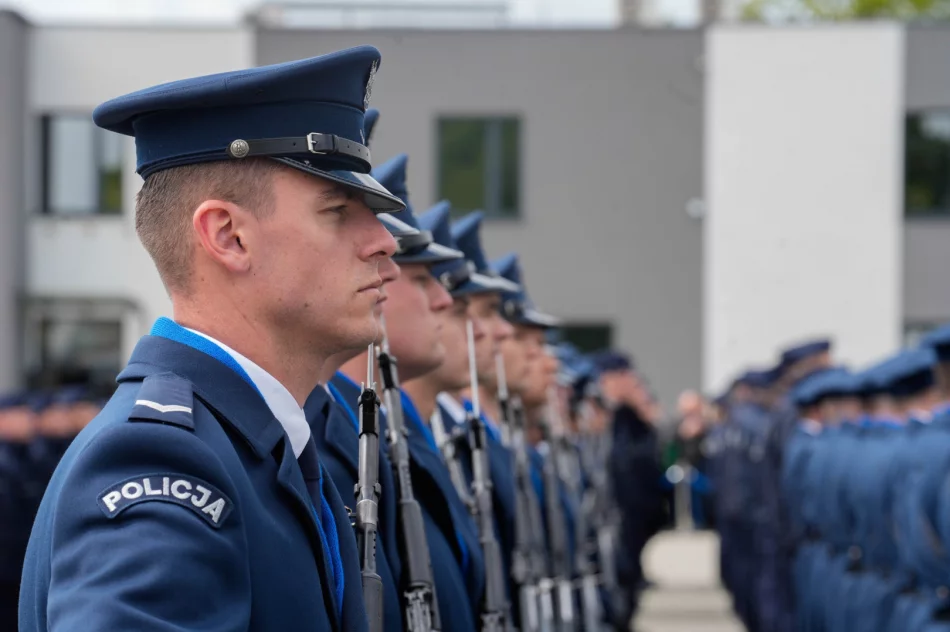 Dwóch nowych policjantów zasili szeregi limanowskiej komendy - zdjęcie 17
