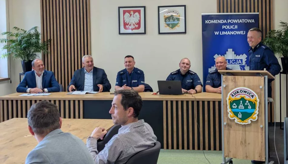 Z policjantami rozmawiano o bezpieczeństwie na drogach - zdjęcie 1
