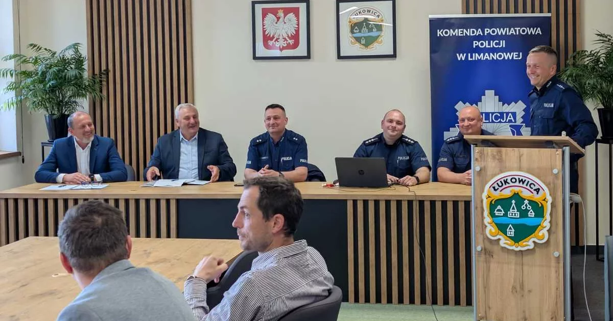 Z policjantami rozmawiano o bezpieczeństwie na drogach