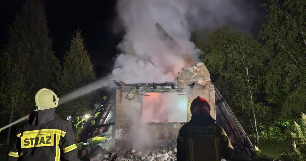 Pożar w Jurkowie. Ogień strawił cały budynek