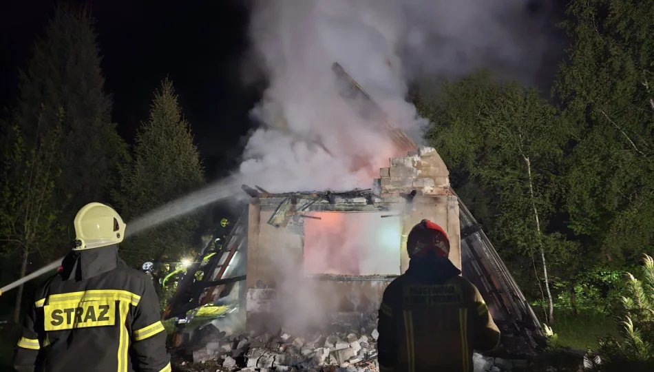 Pożar w Jurkowie. Ogień strawił cały budynek - zdjęcie 1