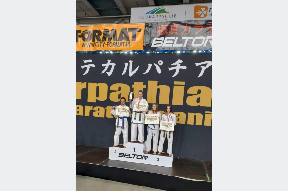 ​Carpathia Karate Cup 2025: Sukcesy młodych zawodniczek z klubu​ Karate Kyokushin Stara Wieś - zdjęcie 3