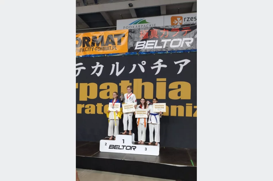 ​Carpathia Karate Cup 2025: Sukcesy młodych zawodniczek z klubu​ Karate Kyokushin Stara Wieś - zdjęcie 4