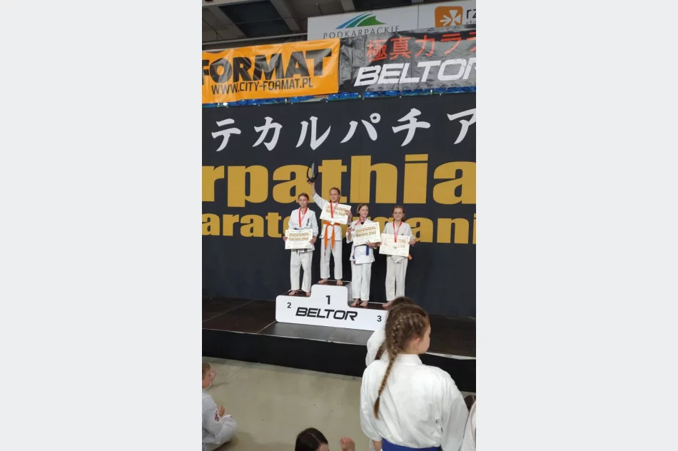 ​Carpathia Karate Cup 2025: Sukcesy młodych zawodniczek z klubu​ Karate Kyokushin Stara Wieś - zdjęcie 5