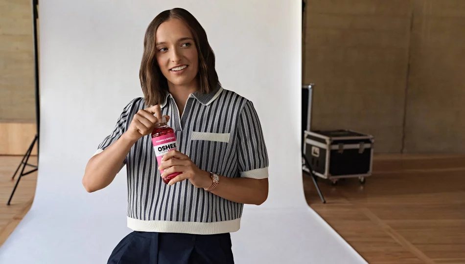 Hydrate for Great Moments” - nowa kampania OSHEE z Igą Świątek - zdjęcie 1