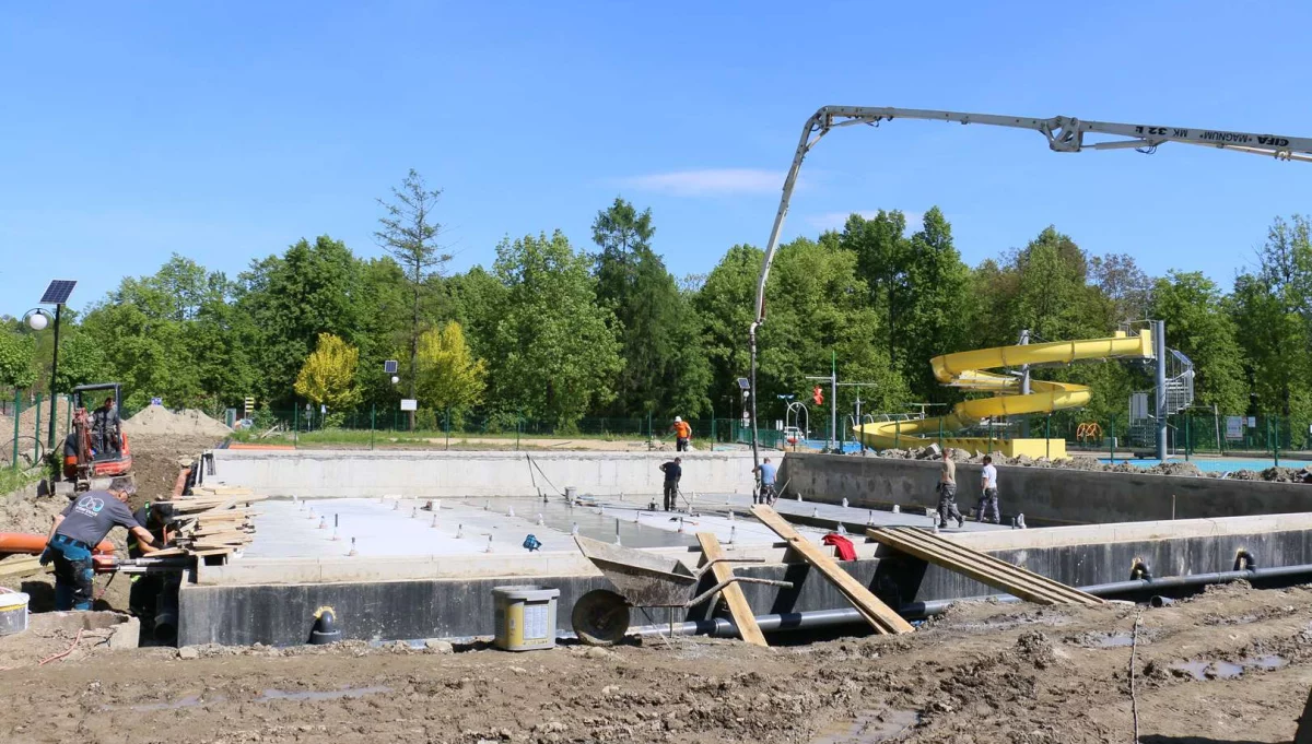 Trwają prace nad modernizacją otwartego  basenu kąpielowego