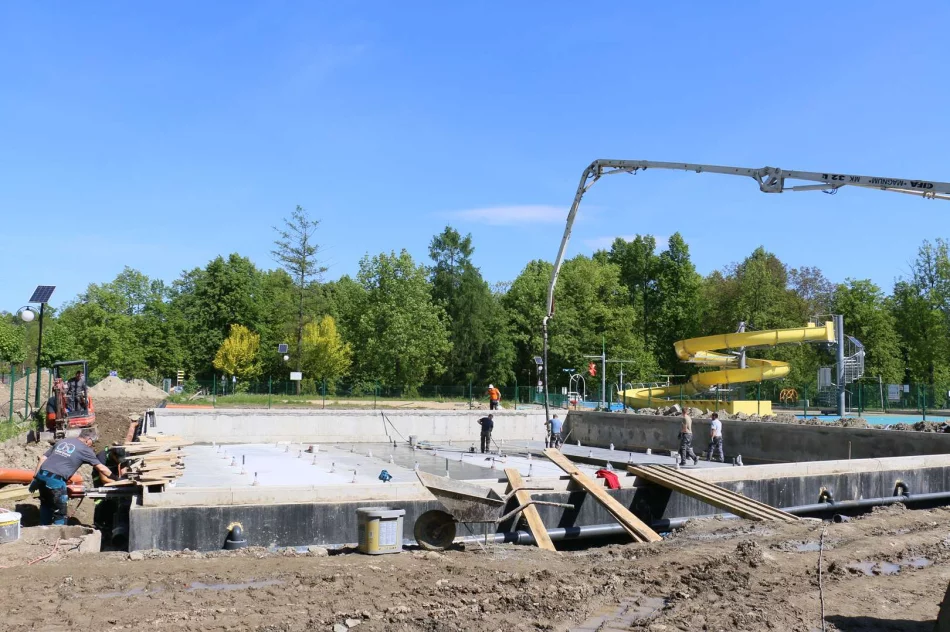 Trwają prace nad modernizacją otwartego  basenu kąpielowego - zdjęcie 3