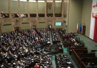 Przyjęto ustawę zakazującą sprzedaży wszystkich typów e-papierosów osobom nieletnim - zdjęcie główne