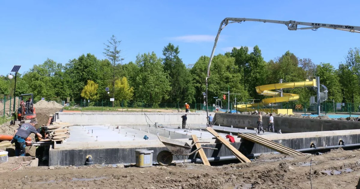 Trwa modernizacja otwartego basenu. Zakończenie prac w sierpniu