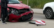 Osobówka wjechała na wysepkę i zniszczyła znaki (WIDEO) - zdjęcie 3