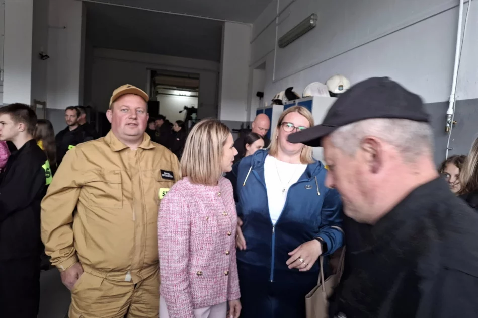 Nawrocka z gaśnicą. Żona kandydata gościła na Limanowszczyźnie (ZDJĘCIA) - zdjęcie 6