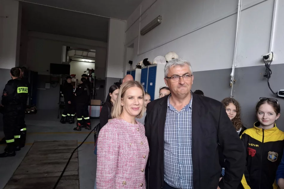 Nawrocka z gaśnicą. Żona kandydata gościła na Limanowszczyźnie (ZDJĘCIA) - zdjęcie 7