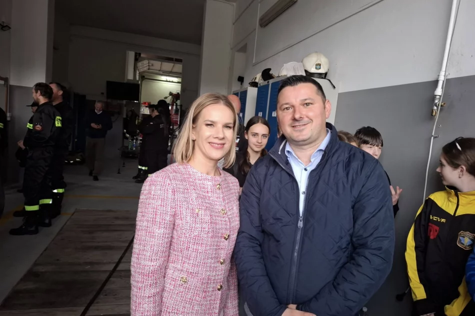 Nawrocka z gaśnicą. Żona kandydata gościła na Limanowszczyźnie (ZDJĘCIA) - zdjęcie 8