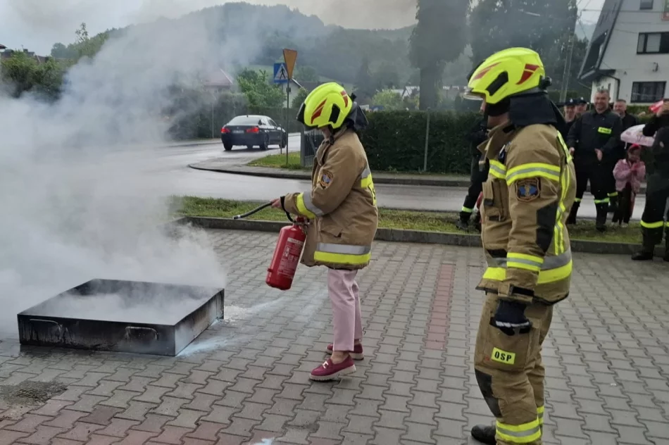 Nawrocka z gaśnicą. Żona kandydata gościła na Limanowszczyźnie (ZDJĘCIA) - zdjęcie 11