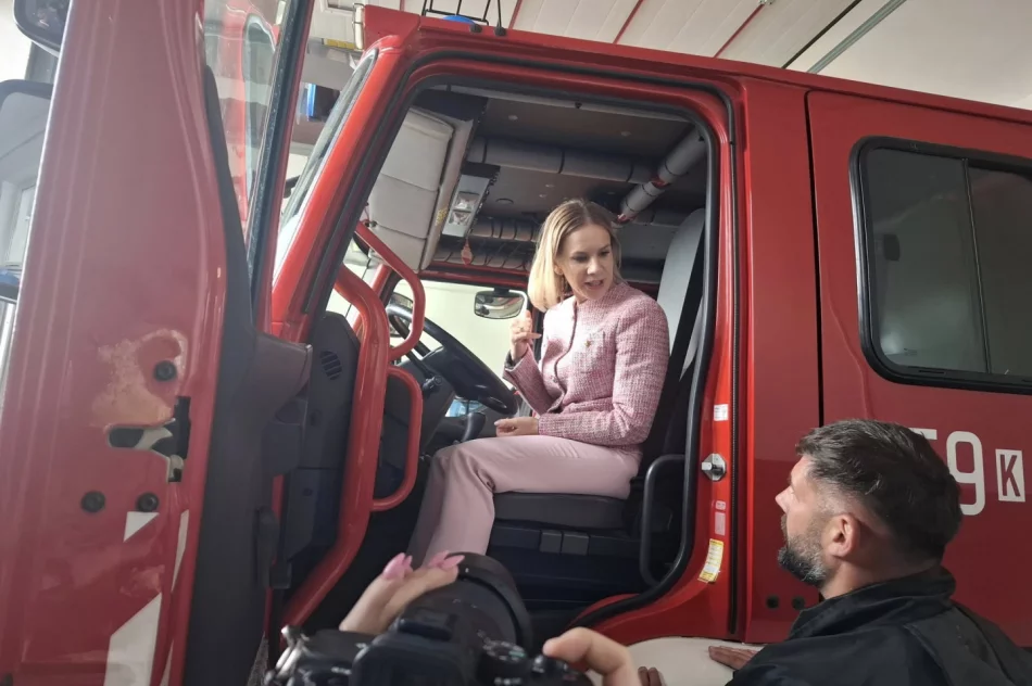 Nawrocka z gaśnicą. Żona kandydata gościła na Limanowszczyźnie (ZDJĘCIA) - zdjęcie 14