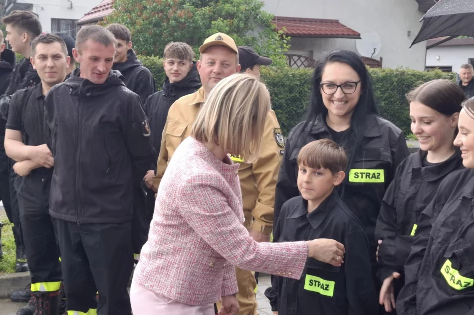 Nawrocka z gaśnicą. Żona kandydata gościła na Limanowszczyźnie (ZDJĘCIA) - zdjęcie 16