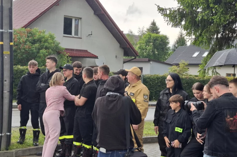 Nawrocka z gaśnicą. Żona kandydata gościła na Limanowszczyźnie (ZDJĘCIA) - zdjęcie 17