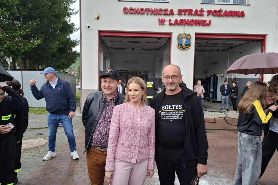 Nawrocka z gaśnicą. Żona kandydata gościła na Limanowszczyźnie (ZDJĘCIA) - zdjęcie 19
