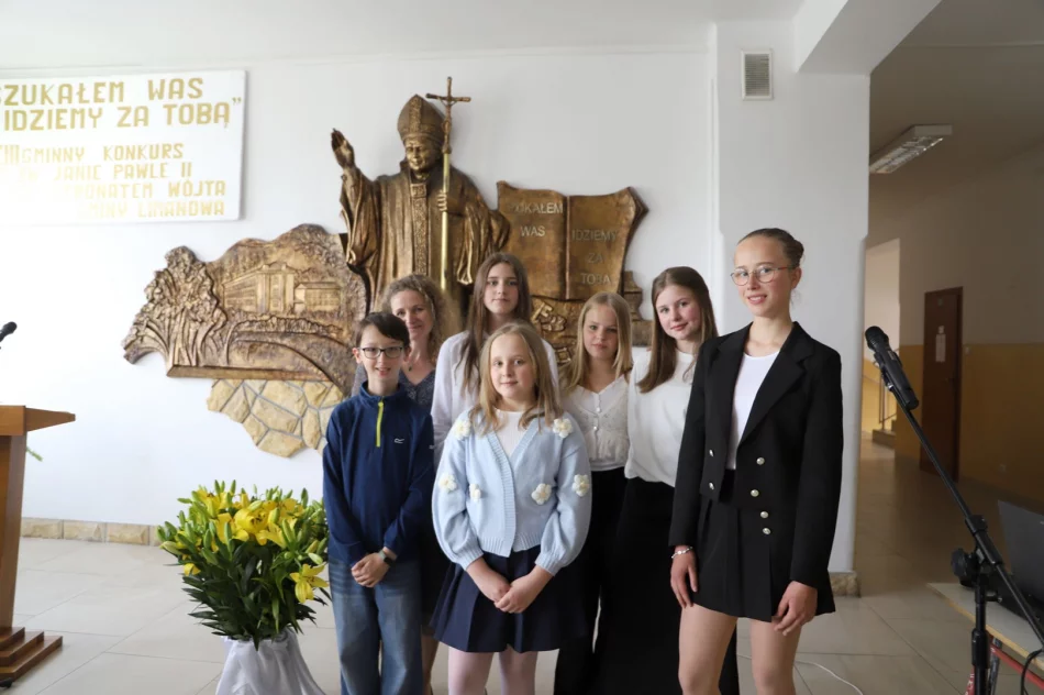 XIII Gminny Konkurs o Janie Pawle II „Szukałem Was – idziemy za Tobą" - zdjęcie 4