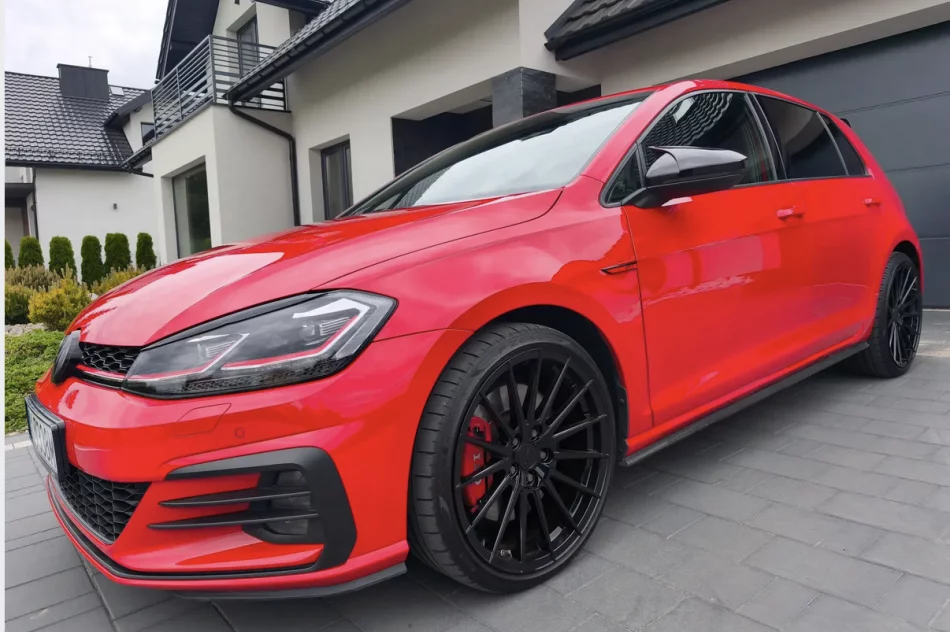 VW Golf VII GTI Performance 245 KM – Bogato wyposażony hot hatch! - zdjęcie 1