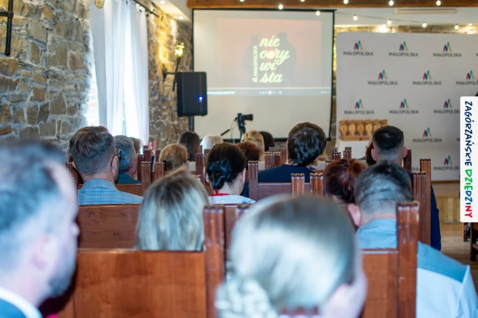 Uhonorowano lokalnych twórców i promotorów regionu (ZDJĘCIA) - zdjęcie 14