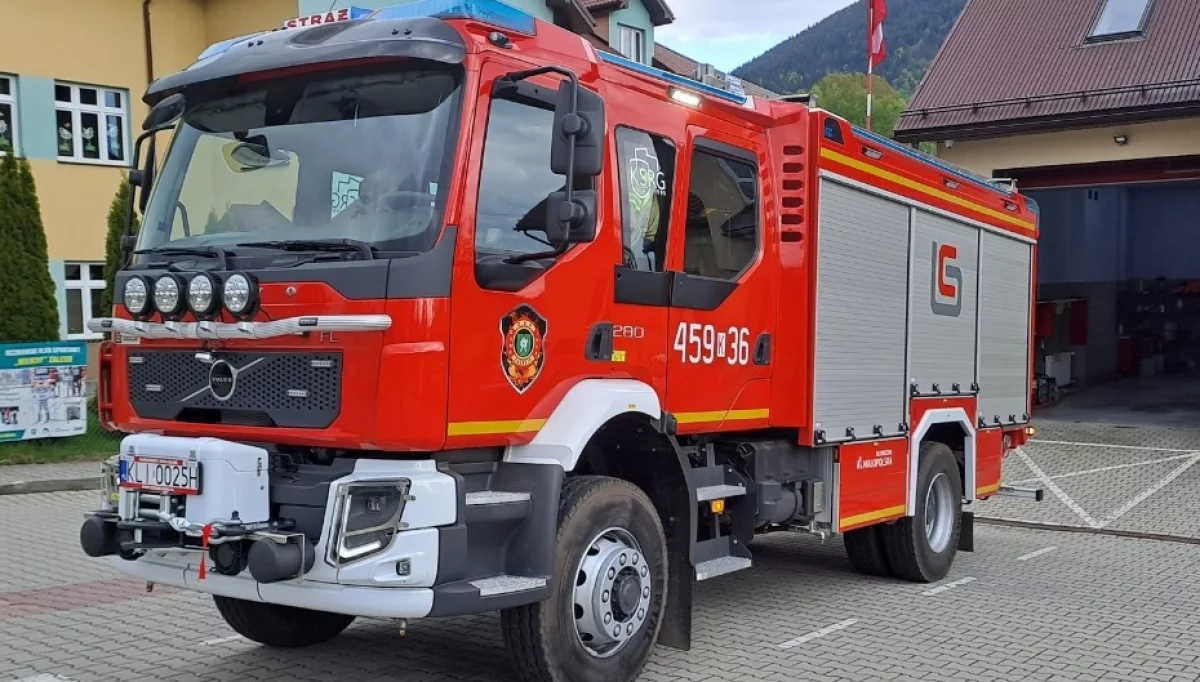 Nowy wóz ratowniczo-gaśniczy OSP Zalesie/fot.: UG Kamienica