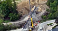Montaż przęsła nowego mostu - zobacz zdjęcia - zdjęcie 3