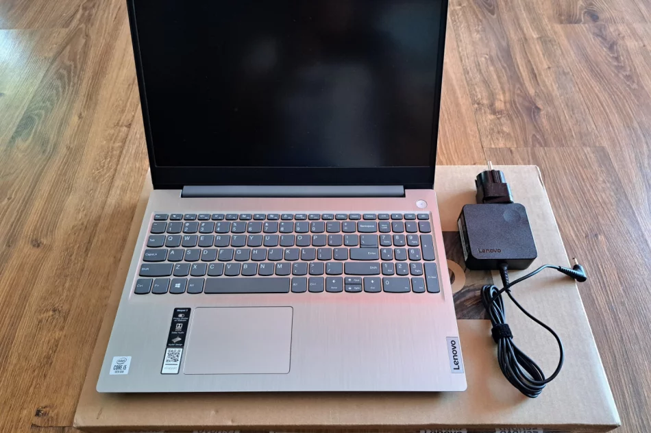 AKTUALNE/ Laptop LENOVO i5 10-gen 8GB 512GB Windows 11 mało używany - jak NOWY. - zdjęcie 1