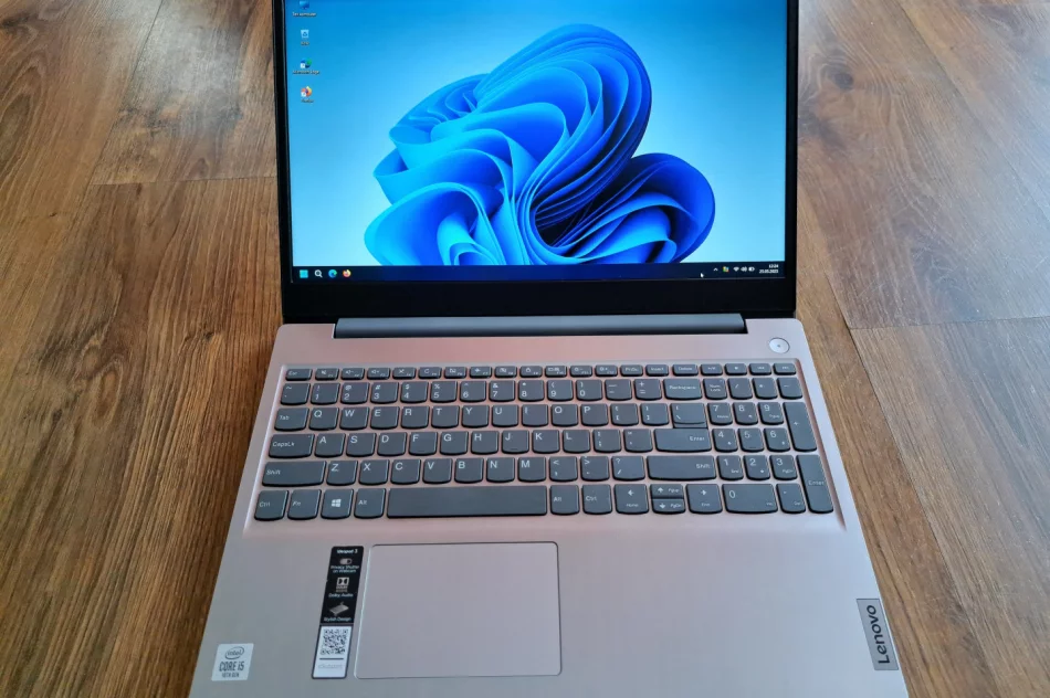 AKTUALNE/ Laptop LENOVO i5 10-gen 8GB 512GB Windows 11 mało używany - jak NOWY. - zdjęcie 2