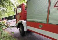 Autokar wpadł do rowu  - zdjęcie główne