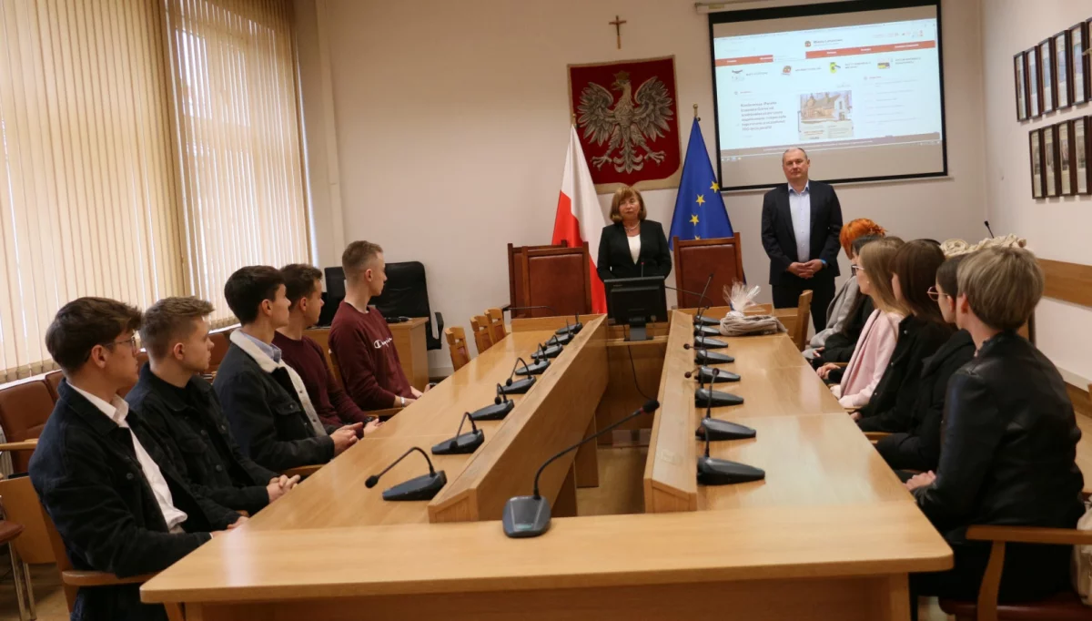 27 maja uczniowie odwiedzili Urząd Miasta Limanowa z okazji Dnia Samorządowca