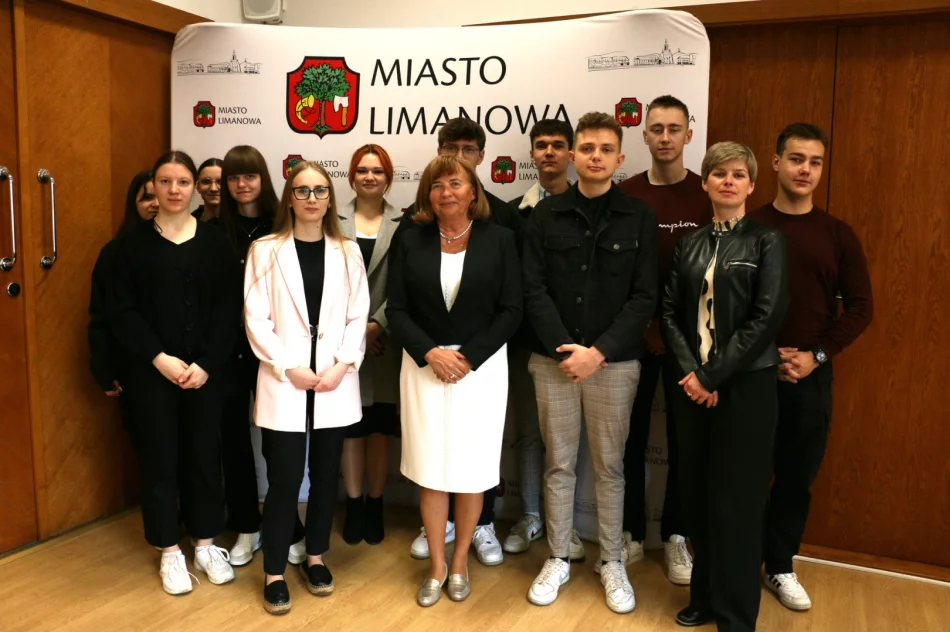 27 maja uczniowie odwiedzili Urząd Miasta Limanowa z okazji Dnia Samorządowca - zdjęcie 2